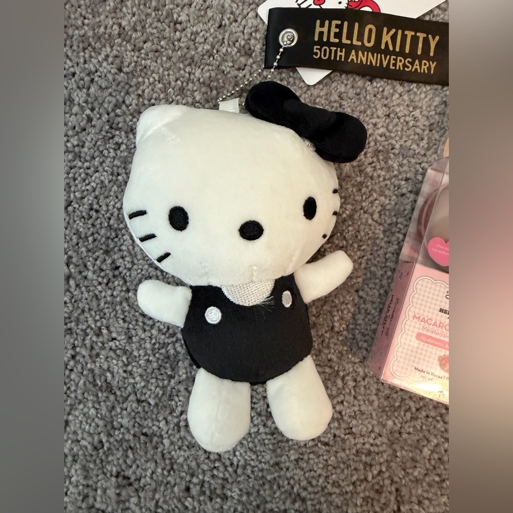HELLO KITTY & FRIENDS - Chocolate Strawberries Lip Balm & Anniversary Plush NWT - Picture 2 of 6